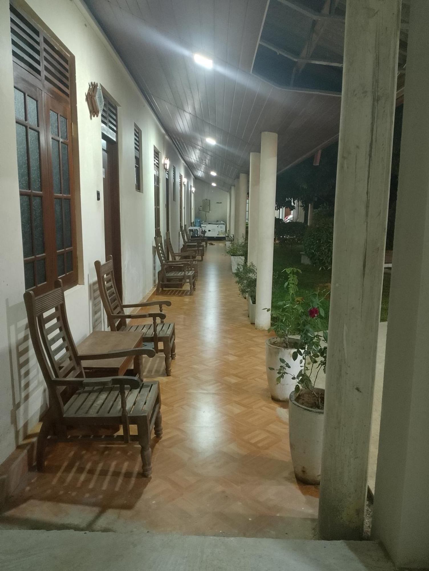 Malindu Yala Gate Hotel Tissamaharama Bagian luar foto