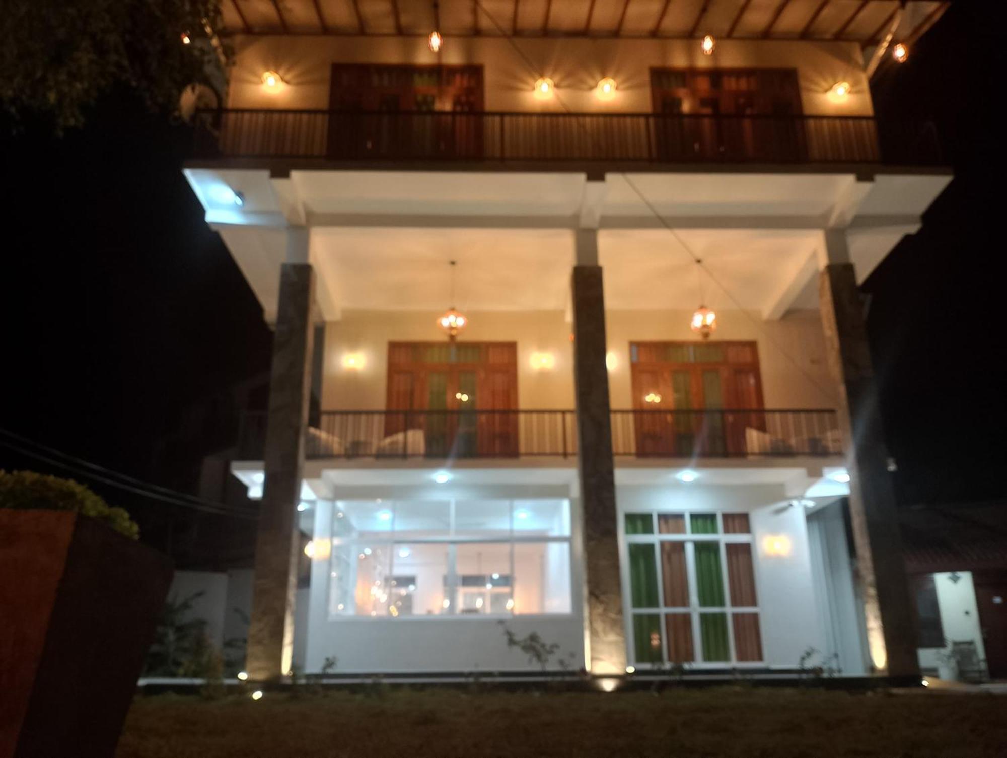 Malindu Yala Gate Hotel Tissamaharama Bagian luar foto